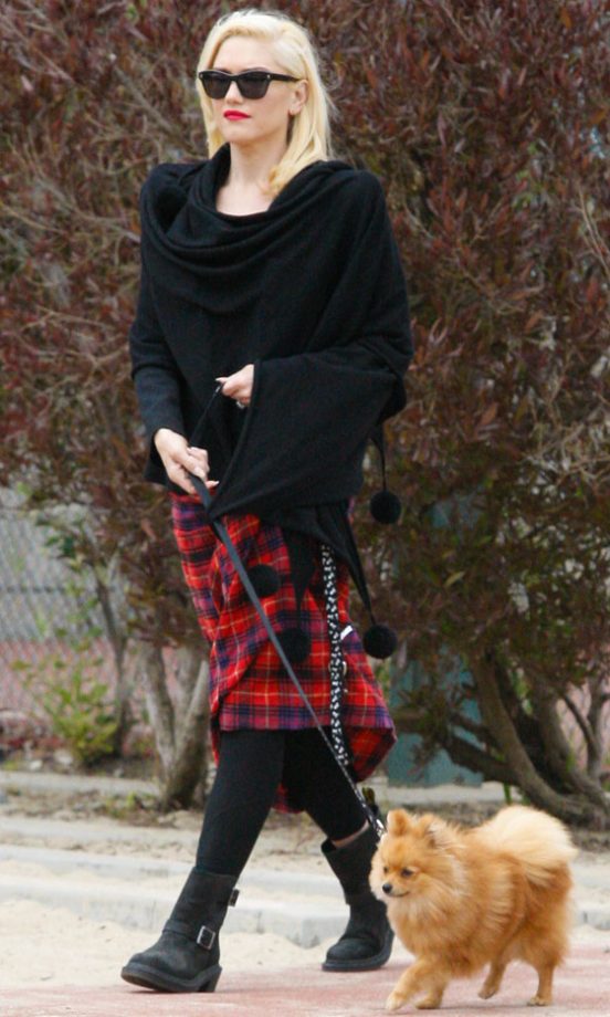 Gwen Stefani Takes her Dogs For A Walk In LA, 2013