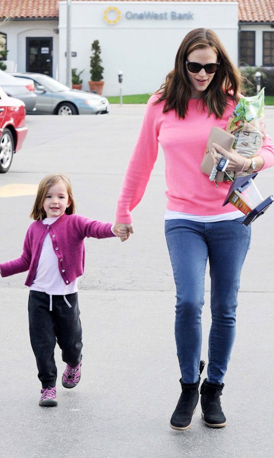 Jennifer Garner Out In LA With Her Kids, 2013