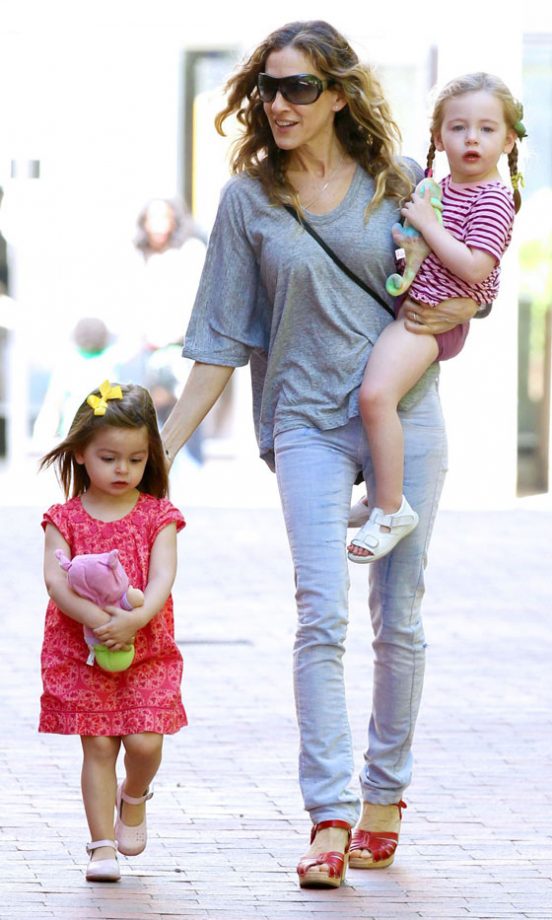 Sarah Jessica Parker With Her Daughters Marion And Tabitha Broderick In New York, 2013