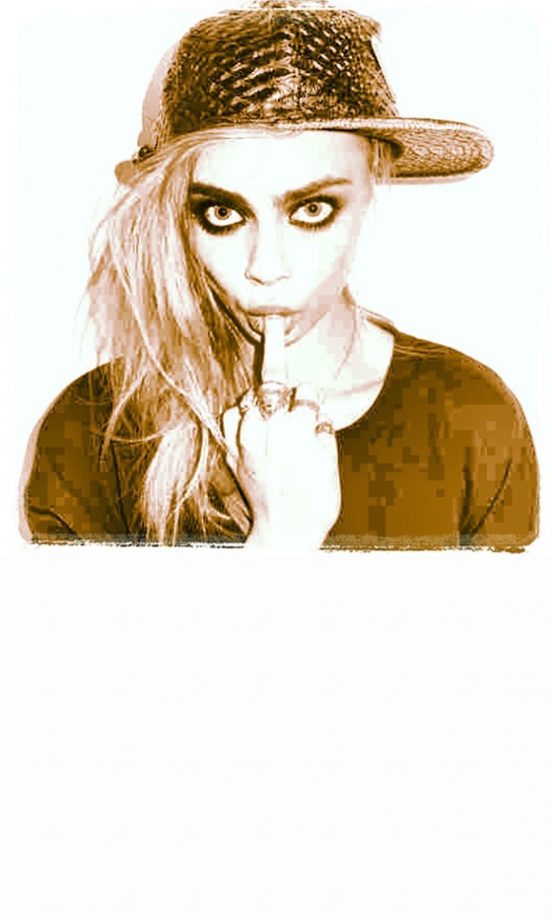 Cara Delevingne Shows Off Her Bling Fingers, 2013