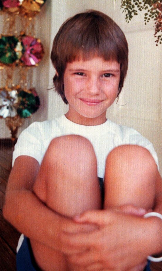 Elle Macpherson Wasn't Always A Pretty Picture. Bowl Cut Victim Alert!