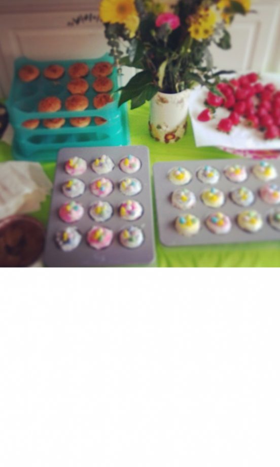 Jessica Alba's Pretty Little Tray Bakes, 2013