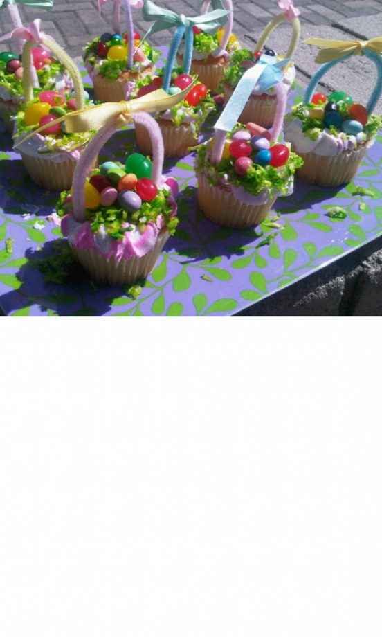 Tori Spelling's Easter Hamper Cupcakes, 2013