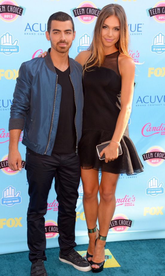 Joe Jonas At The Teen Choice Awards, 2013