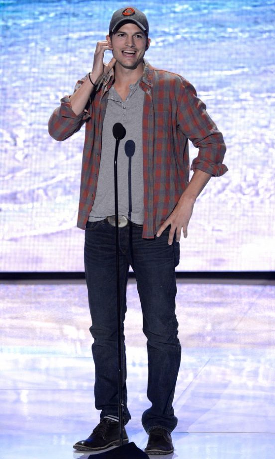 Ashton Kutcher At The Teen Choice Awards, 2013