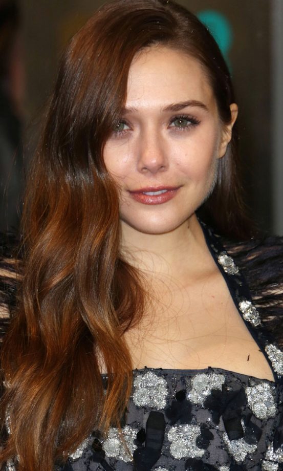 Elizabeth Olsen's Simple Wavy Hairstyle At The Oscars, 2013