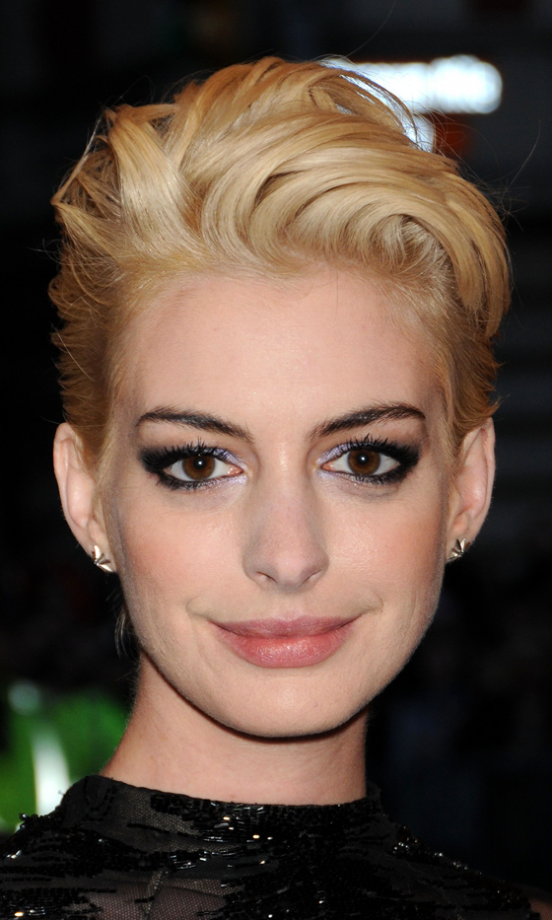 Anne Hathaway's Edgy Crop At The Met Gala, 2013