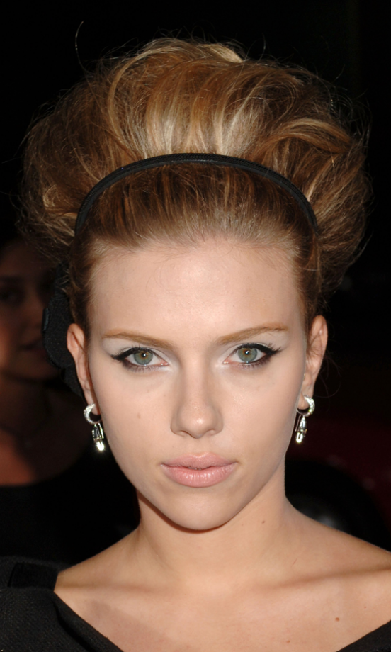 Scarlett Johansson Teams Big Hair And Cat Eyes At 'The Black Dahlia' Premiere, 2006