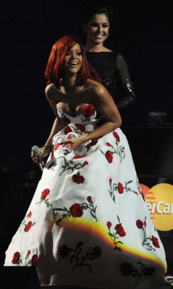 Rihanna Has Been Said To Offer Advice To Fellow Singer Cheryl Cole On Her Love Life
