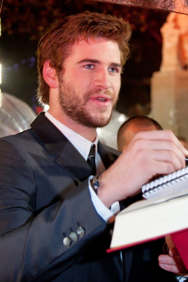 Chris Hemsworth Signs Autographs At The Hunger Games Premiere In London, 2013