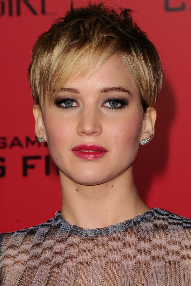 Jennifer Lawrence Wears Her New Crop For The LA Premiere Of The Hunger Games: Catching Fire, 2013