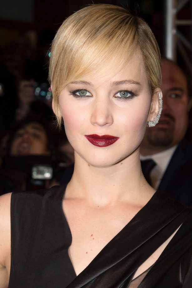Jennifer Lawrence Wears An Androgenous Sweeping Hairstyle, 2013