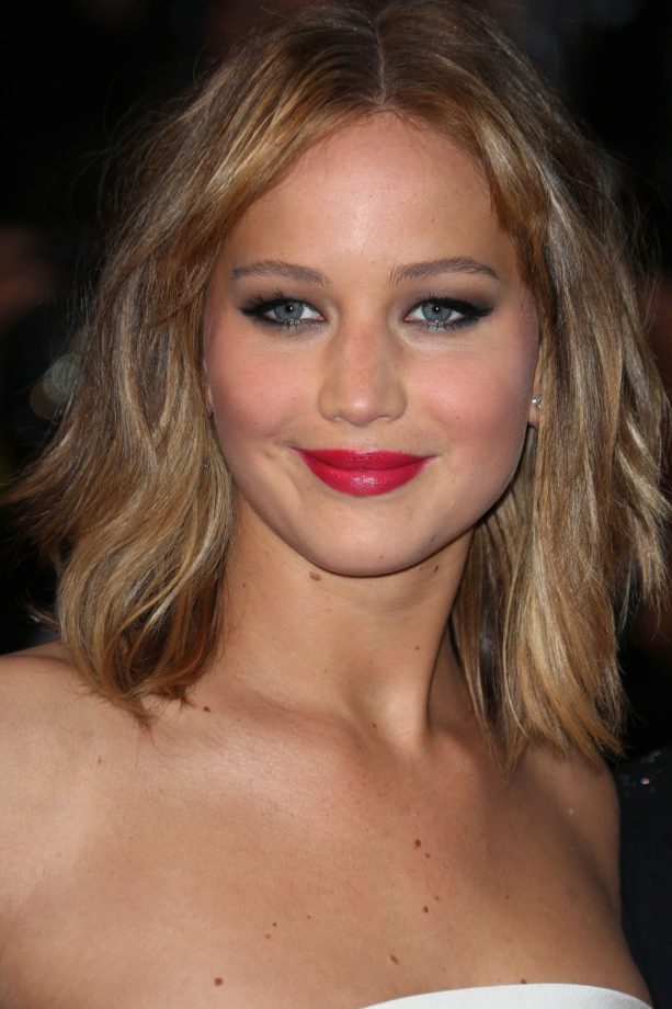Jennifer Lawrence Shows Off A Lust-Worthy Medium Style, 2013