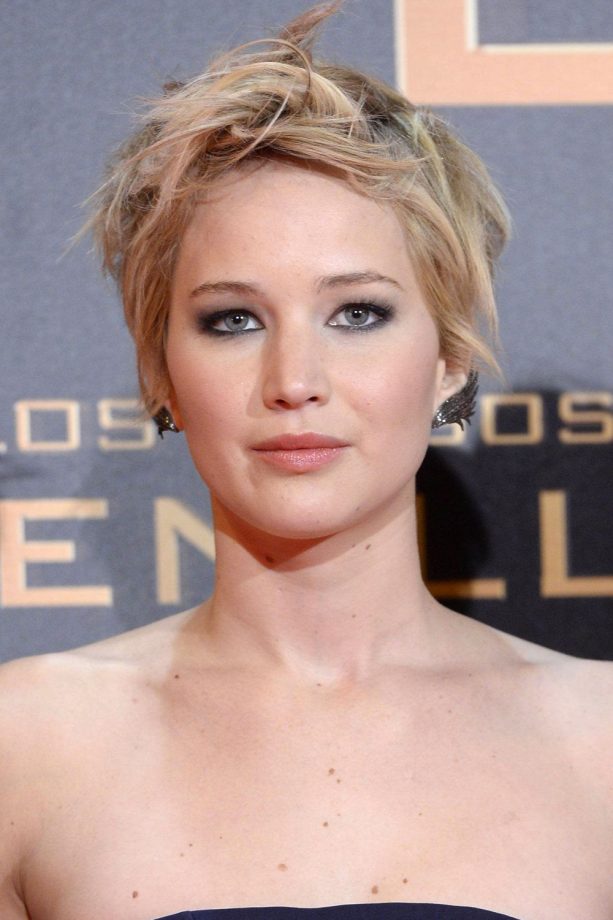 Jennifer Lawrence Wears Her Short Hairstyles Roughed Up, 2013