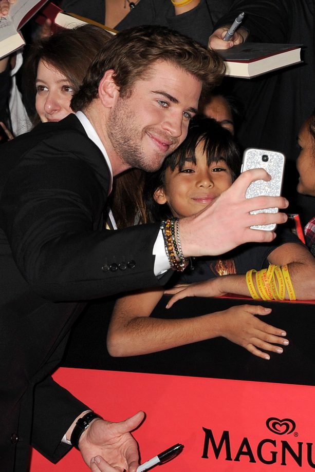 Liam Hemsworth Charms The Crowd At The Hunger Games: Catching Fire Premiere In LA, 2013