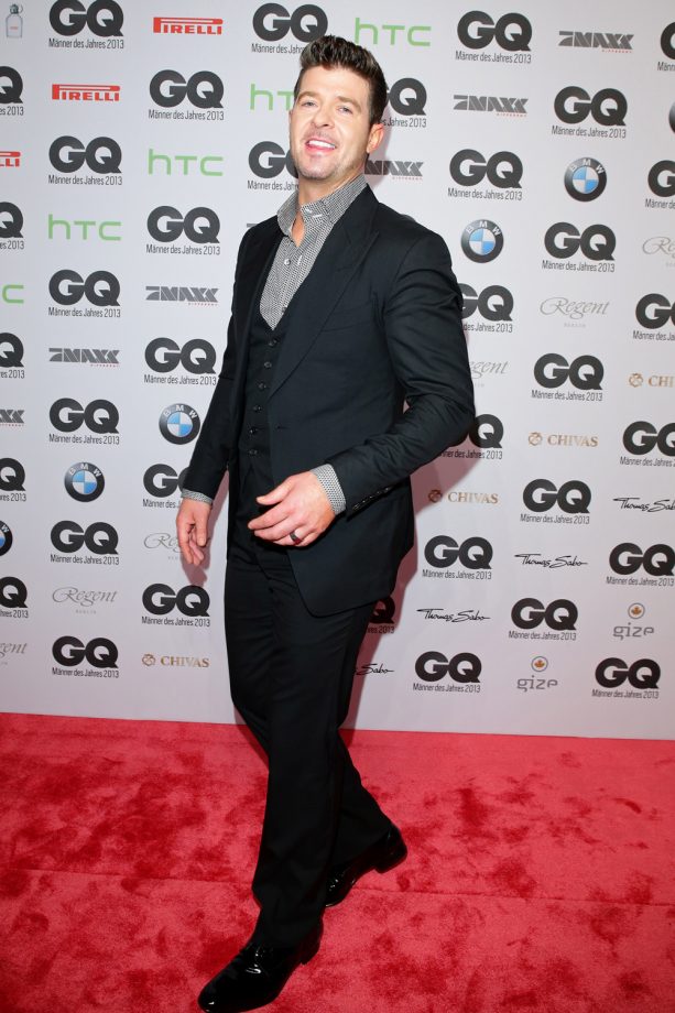 Man Of The Moment Robin Thicke Cleans Up In A Smart Black Suit