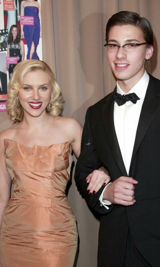 Scarlett Johansson And Her Twin Brother Hunter Johansson At The Post Golden Globe Awards Party, 2005
