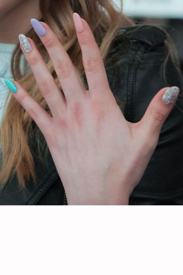 Party Nails: Bella Thorne's Multi-Coloured Thread Effect
