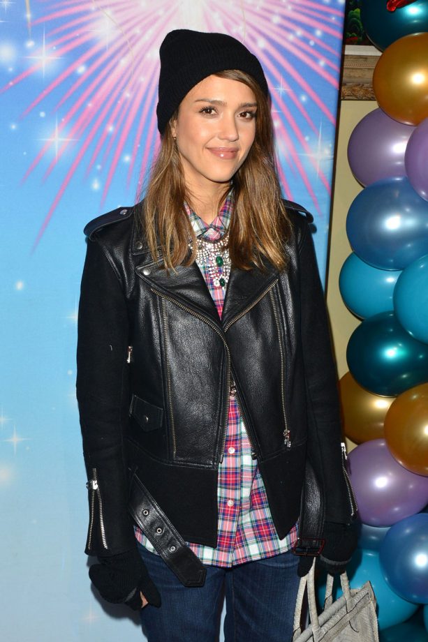 Jessica Alba Keeps Things Casual At Disney On Ice Presents Rockin' Ever After