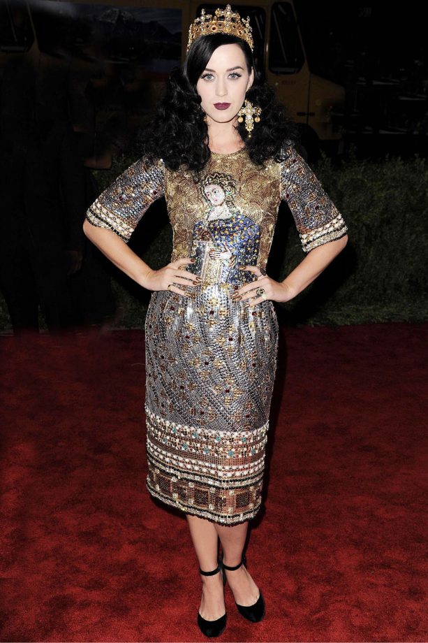 Katy Perry Opts For A Regal Look In A Crown And A Metallic Outfit