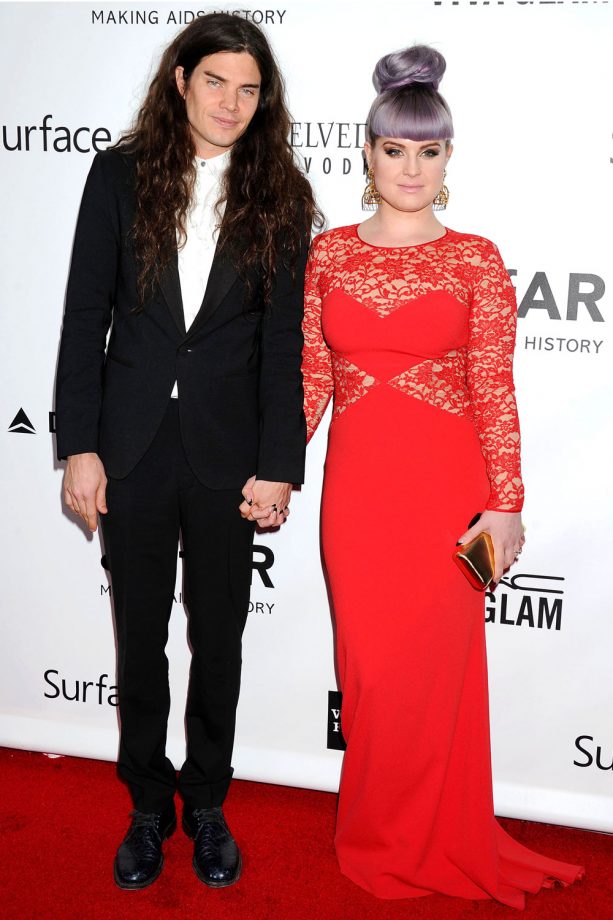 Kelly Osbourne And Fiancé Matthew Mosshart Hit The amfAR Inspiration Gala
