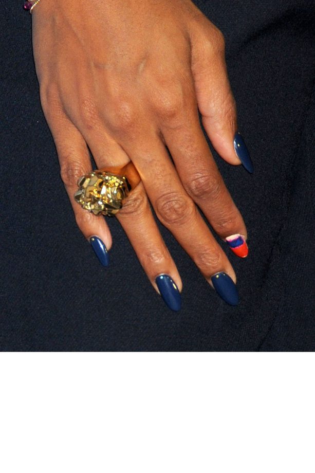 Party Nails: Kelly Rowland's Single Statement