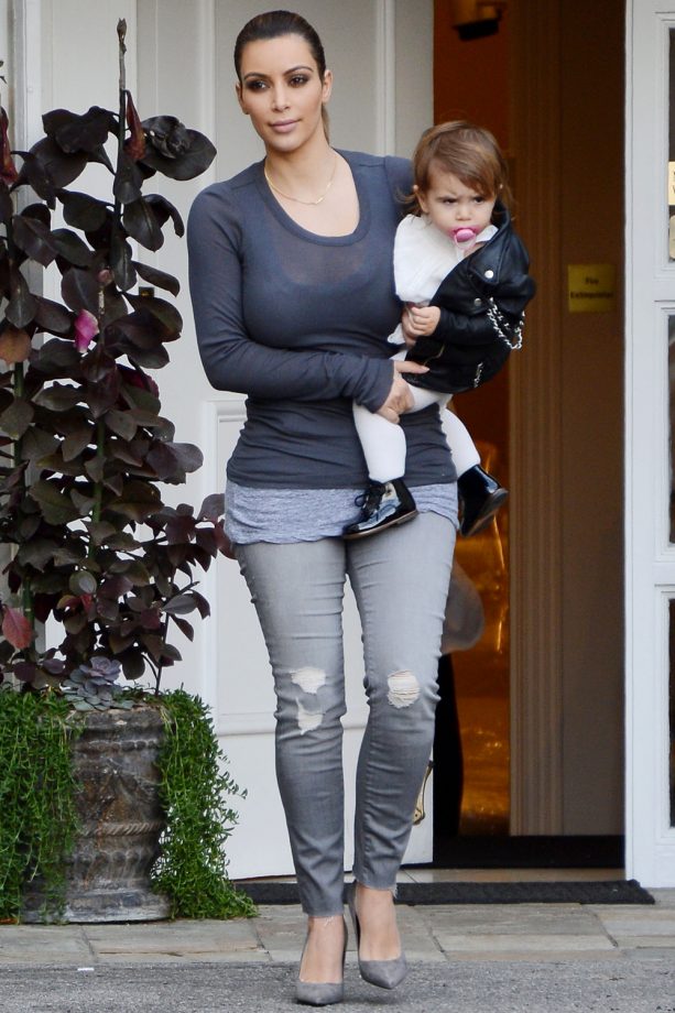 Kim Kardashian Spends The Day Out In Los Angeles With Kourtney