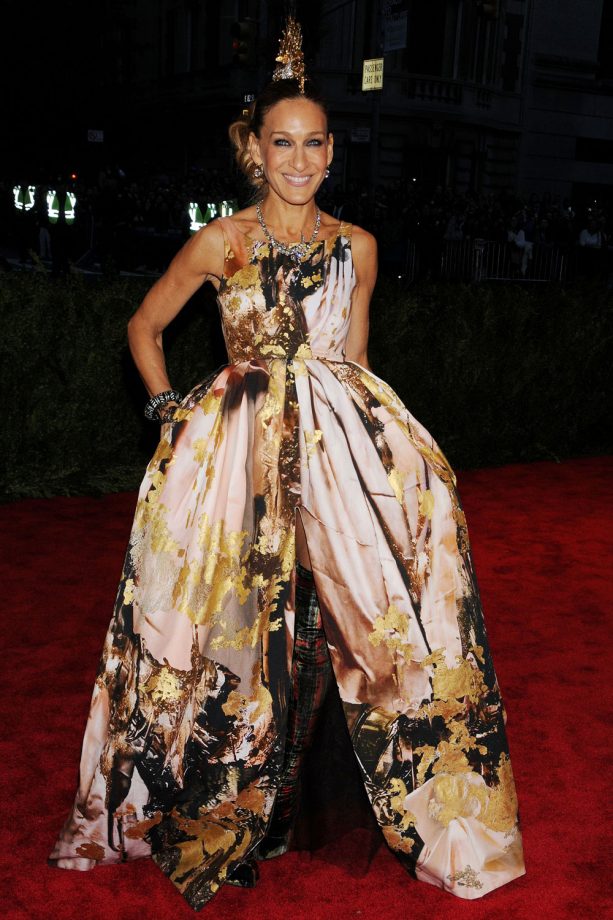 Sarah Jessica Parker Wears Giles Deacon For The Met Gala