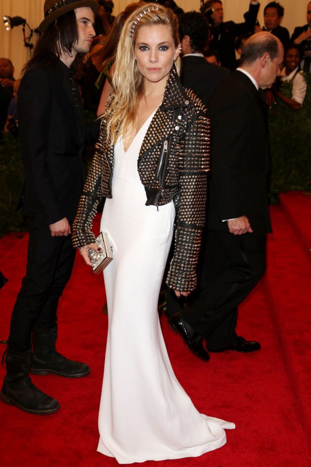 Sienna Miller Perfects Her Punk Look For The Met Gala