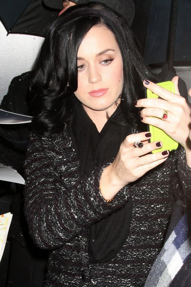 Katy Perry Waits Around At Good Morning America