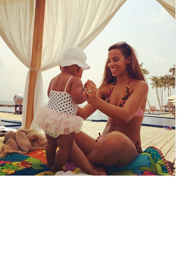 Rochelle Humes Enjoys An Adorable Beach Moment With Alaia-Mai (Look At That Toned Tum)
