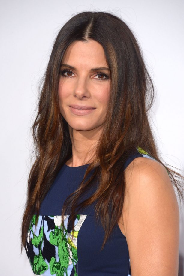 Sandra Bullock With Loosely-Curled Hair At The People's Choice Awards