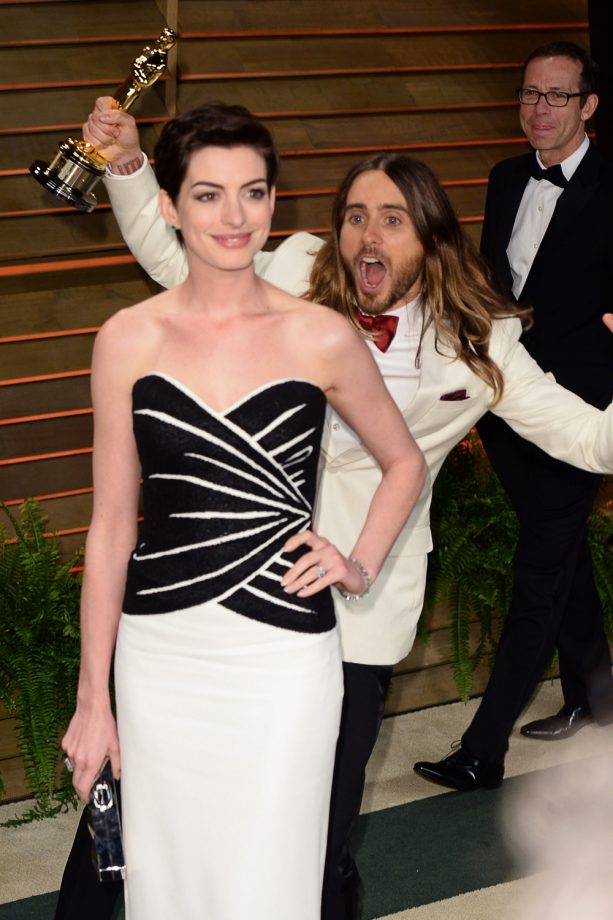 Anne Hathaway Gets Photobombed By Jared Leto At The Oscars After Parties