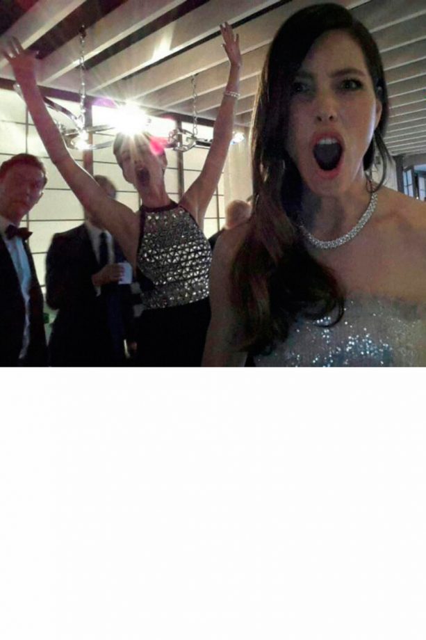 Anne Hathaway And Jessica Biel At The Oscars, 2014