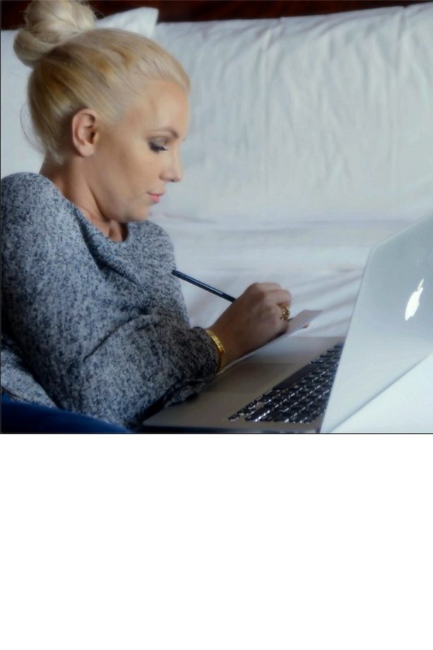 Britney Spears Ditches The Laptop For An Old School Pen And Paper, 2013