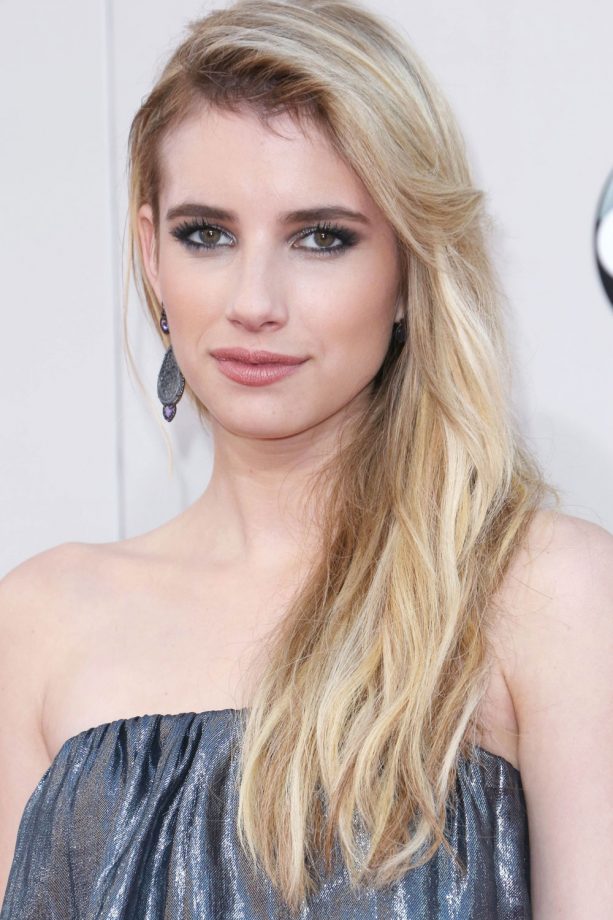 Emma Roberts At The American Music Awards, 2013