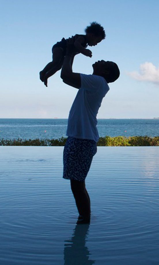 Jay-Z Gets Super-Cute With Blue Ivy At The Beach, 2013