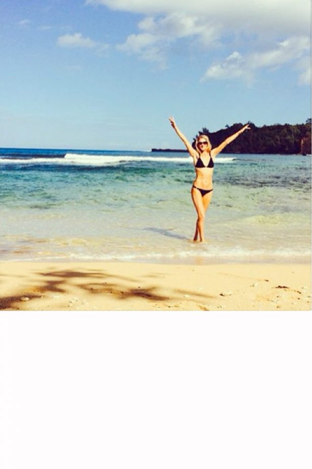Rosie Huntington-Whiteley Shows Off Her Fabulous Beach Bod In Hawaii, 2014