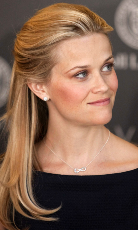 Reese Witherspoon's Pulled Back 'Do Is Effortless, 2010