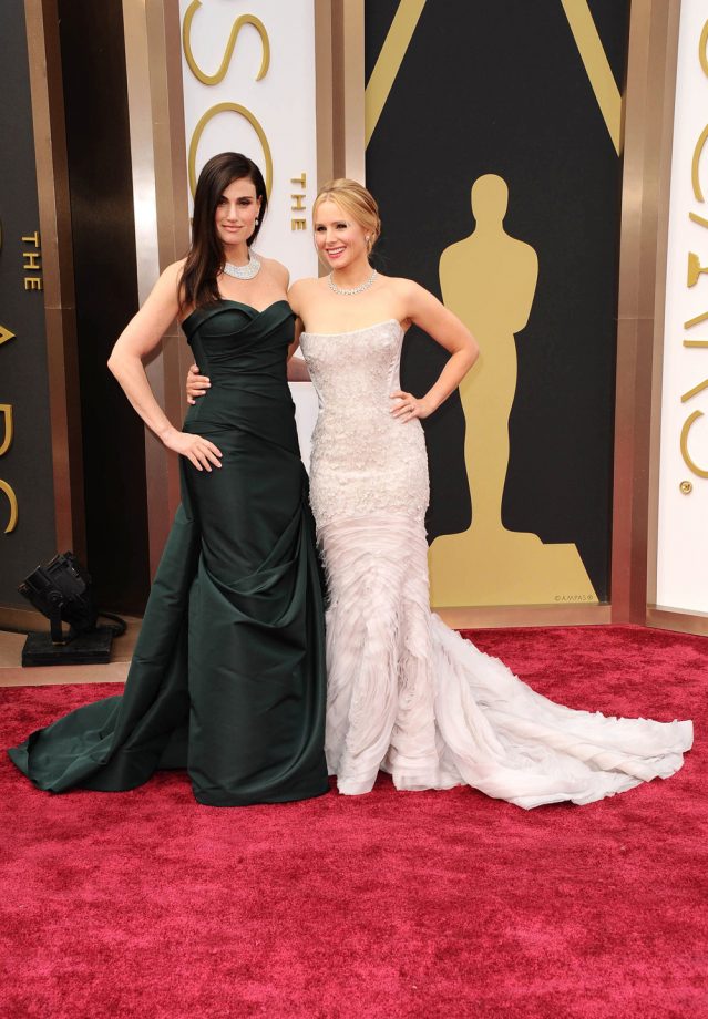 Idnina Menzel And Kristin Bell At The Oscars, 2014