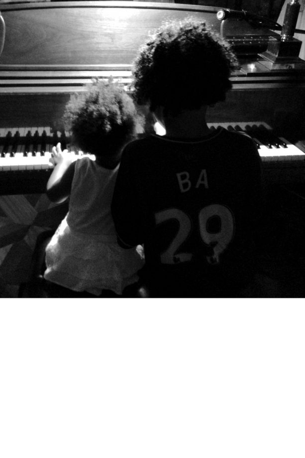 Blue Ivy And Cousin Julez Play The Piano Together In This Sweet Black And White Snap, 2013