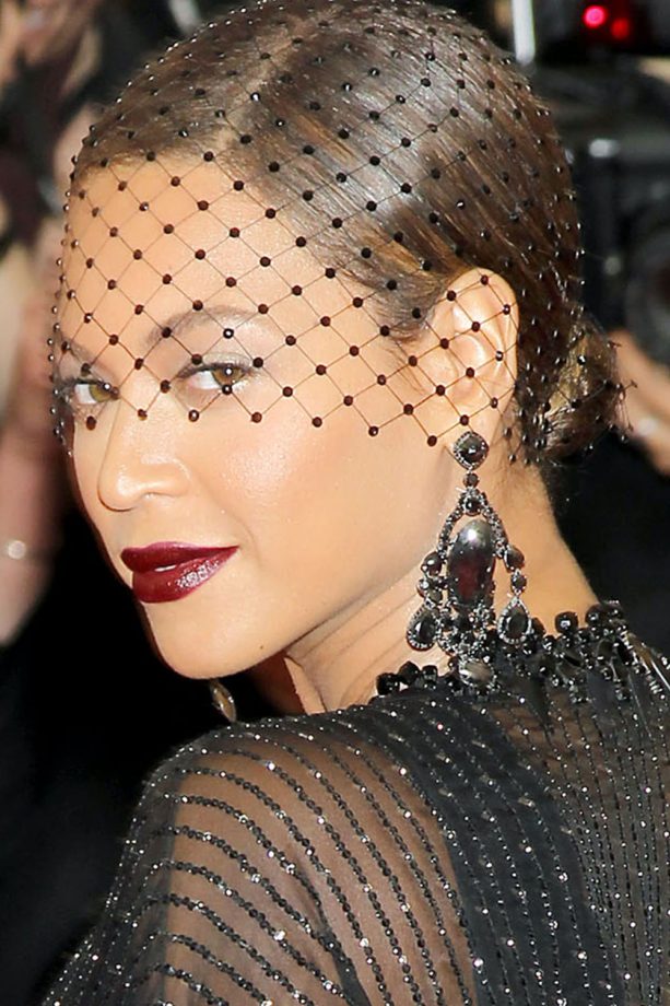 Beyoncé Does Gothic Glamour At The Met Ball, 2014