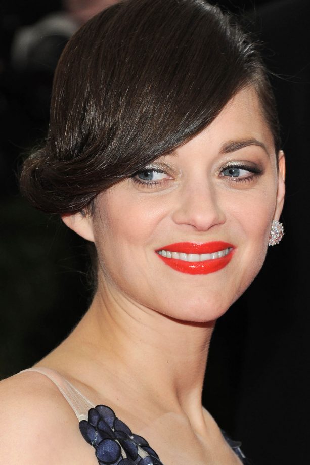Marion Cotillard Adds A Faux Fringe At The Met Ball, 2014
