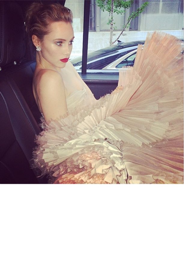 Suki Waterhouse Takes A Super-Chic Cab Ride To The Met Ball, 2014
