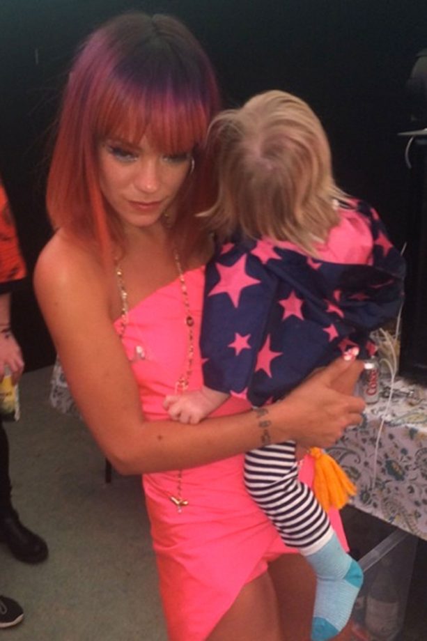 Lily Allen Shows Off Punk-Inspired Pink Hair Do At Glastonbury, 2014
