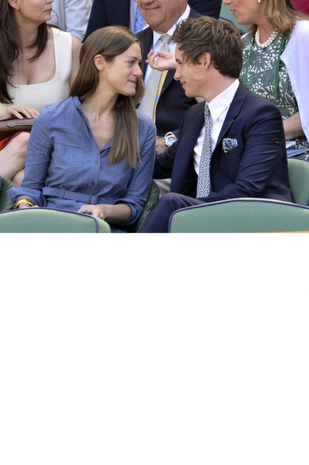Eddie Redmayne And Fiancé Hannah Bagshawe Share A Moment At Wimbledon, 2014