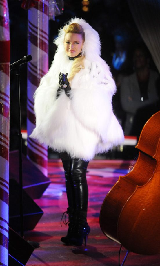 Kylie Minogue Cosied Up For Her Performance At 'Christmas In Rockafeller Centre', November 2010