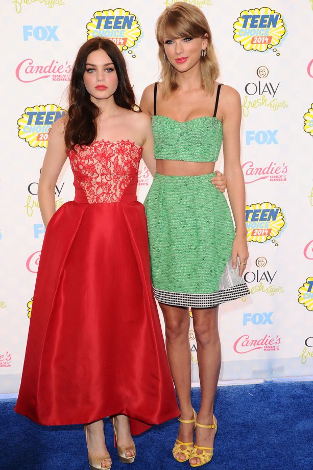 Odeya Rush And Taylor Swift Make A Cool Combo At The Teen Choice Awards, 2014
