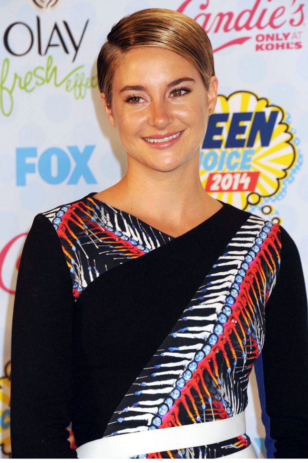 Shailene Woodley Is Gorgeous In Printed Look At The Teen Choice Awards, 2014