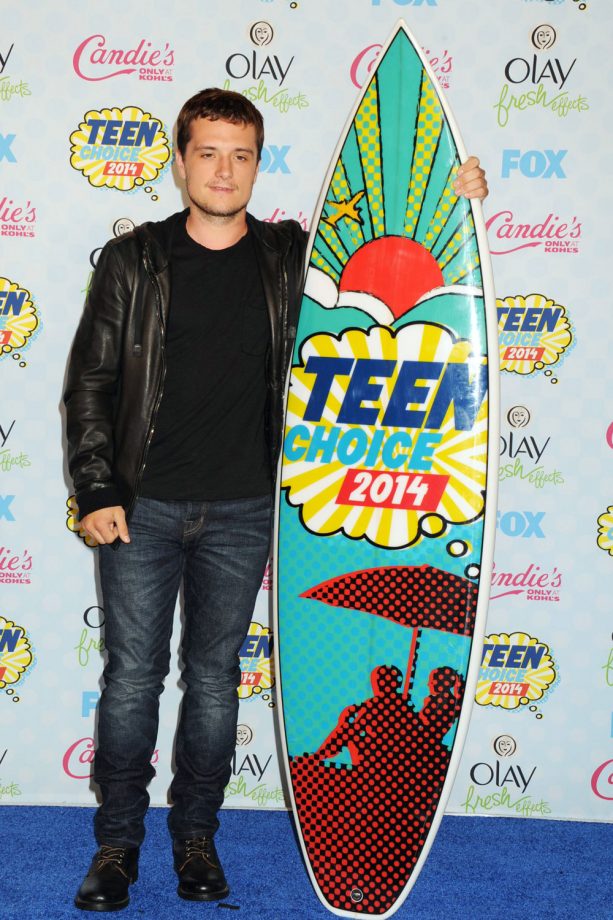 Josh Hutcherson Rocks Leather Jacket Look At The Teen Choice Awards, 2014